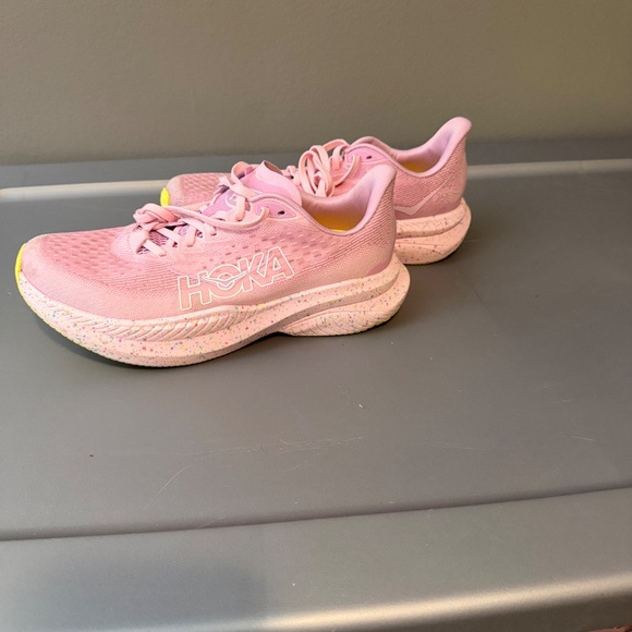 Hoka Mach 6 women's size 8.5 Pink twilight/ lemonade color way - Picture 4 of 6